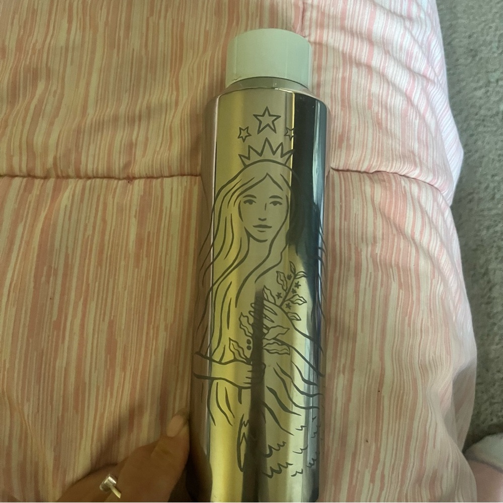 💚🍀Starbucks Silver Thermos with Iconic Design